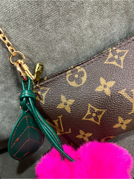 Louis Vuitton - Picture 4 of 13